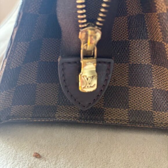 RARE LV Damier Ebene Sac Triangle - Picture 6 of 10